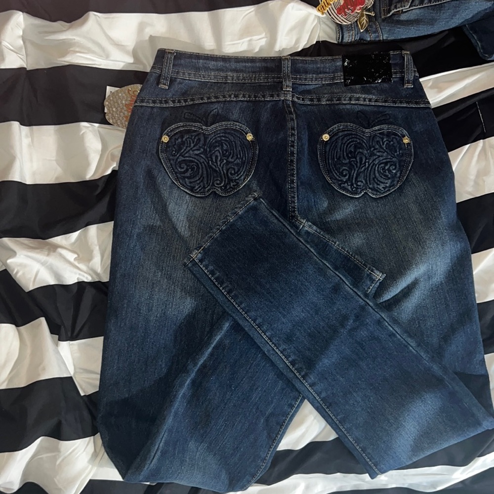 APPLE BOTTOM JEANS from the 2000s